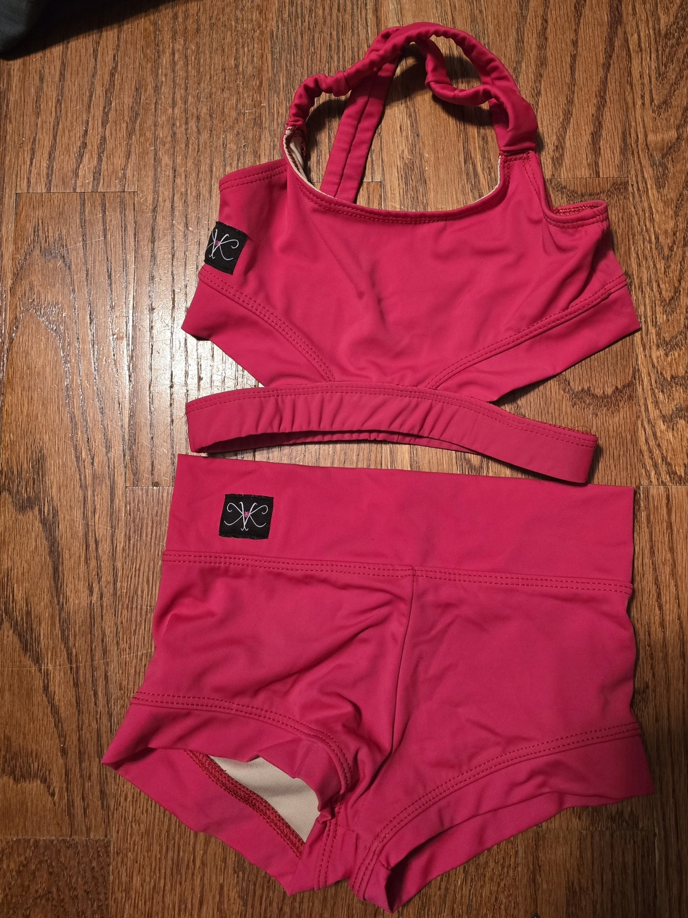 KANDI KOUTURE GIrls MEDIUM 5/6 Hot Pink / FUSCIA Dance Shorts and Crop Top Set